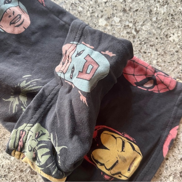 H&M Kids' Black MARVEL Graphic Shorts l Size:6 - Picture 5 of 9
